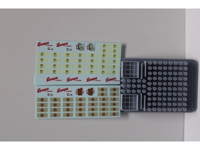 Paperkartons (2 Pcs) And Metal Tinns - Kit Including Decalset - zdjęcie 1