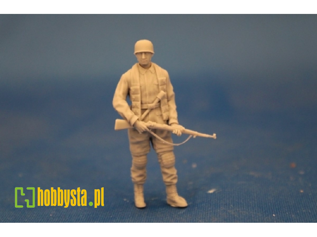 Paratroopers With Rifles And Cartridge Belts - zdjęcie 1