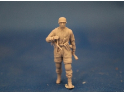 Paratroopers With Mp 40 And Hand Grenade - zdjęcie 1