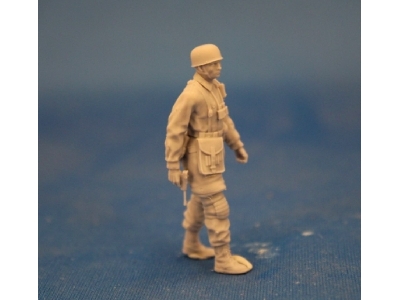 Paratrooper Officer With Pistol - zdjęcie 2