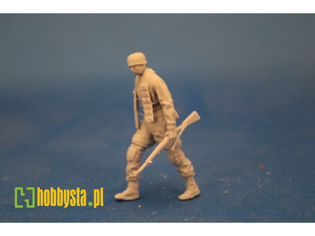 German Para With Rifle Pulling A Weapon Container And Decal Sheet - zdjęcie 1