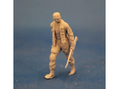 German Para With Rifle Pulling A Weapon Container And Decal Sheet - zdjęcie 2