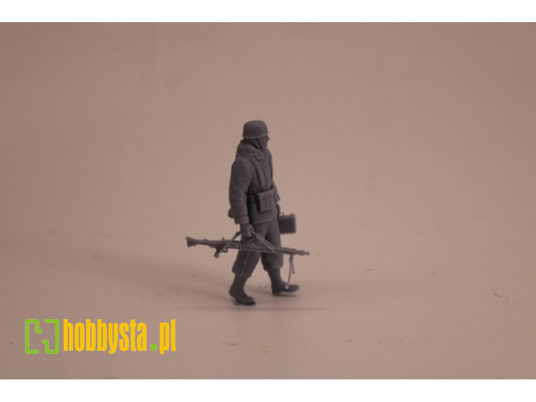 German Wwii Fallschirmjäger In Winterdress With Helmet And Mg 42 - zdjęcie 1