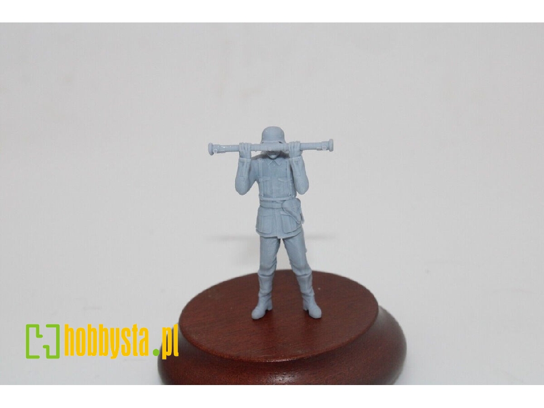 German Luftwaffe Soldier With Distance Meter - zdjęcie 1