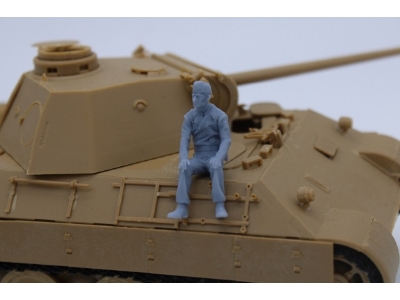 German Wwii Tank Crew Member Sitting - zdjęcie 1