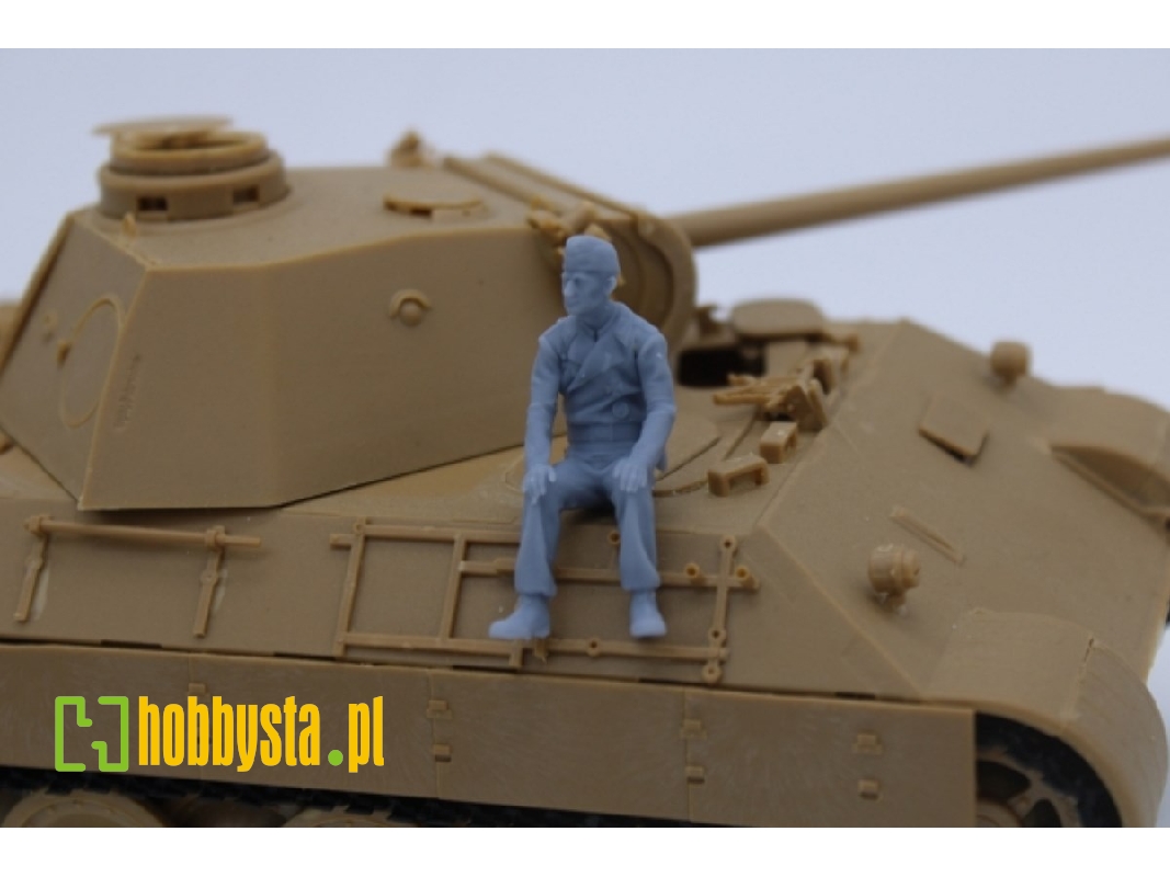 German Wwii Tank Crew Member Sitting - zdjęcie 1