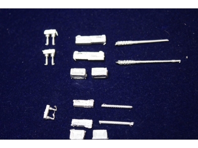 2 Cal 50 And 2 Cal 30 Machine Guns And Ammo Boxes - zdjęcie 1