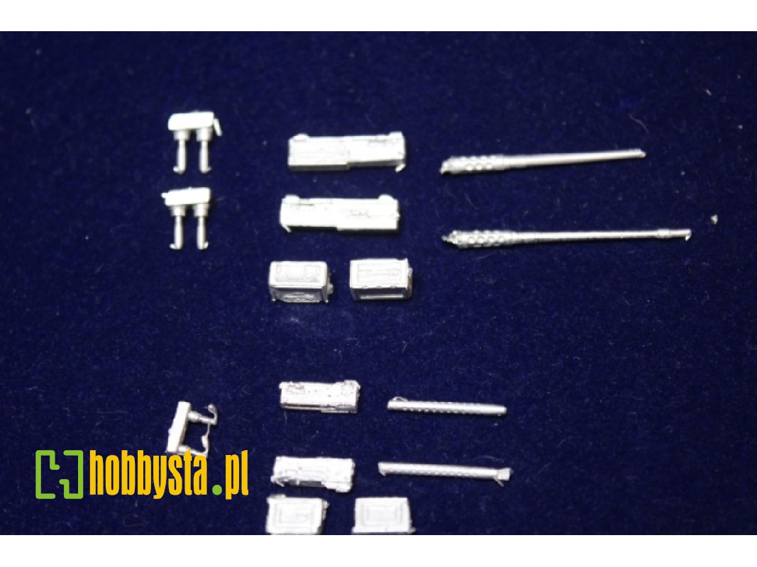 2 Cal 50 And 2 Cal 30 Machine Guns And Ammo Boxes - zdjęcie 1