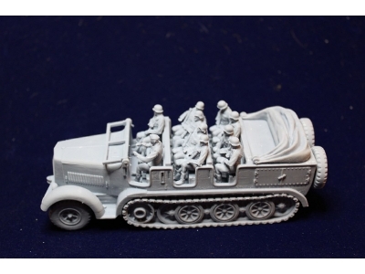 German Sd.Kfz. 7 With 10 Man Crew - Sitting - zdjęcie 1