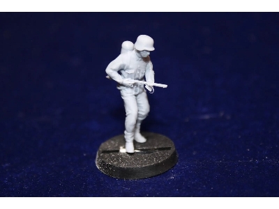German Soldier With Flamethrower - zdjęcie 1
