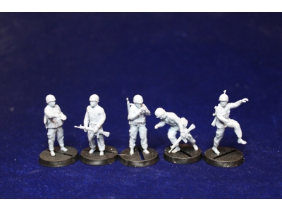 5 Early Bundeswehr Panzergrenadiers Leaving Vehicle - zdjęcie 1