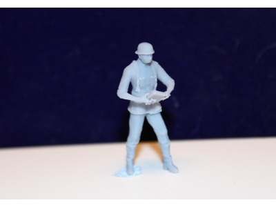Luftwaffe Soldier With 2 Cm Magazine - zdjęcie 1