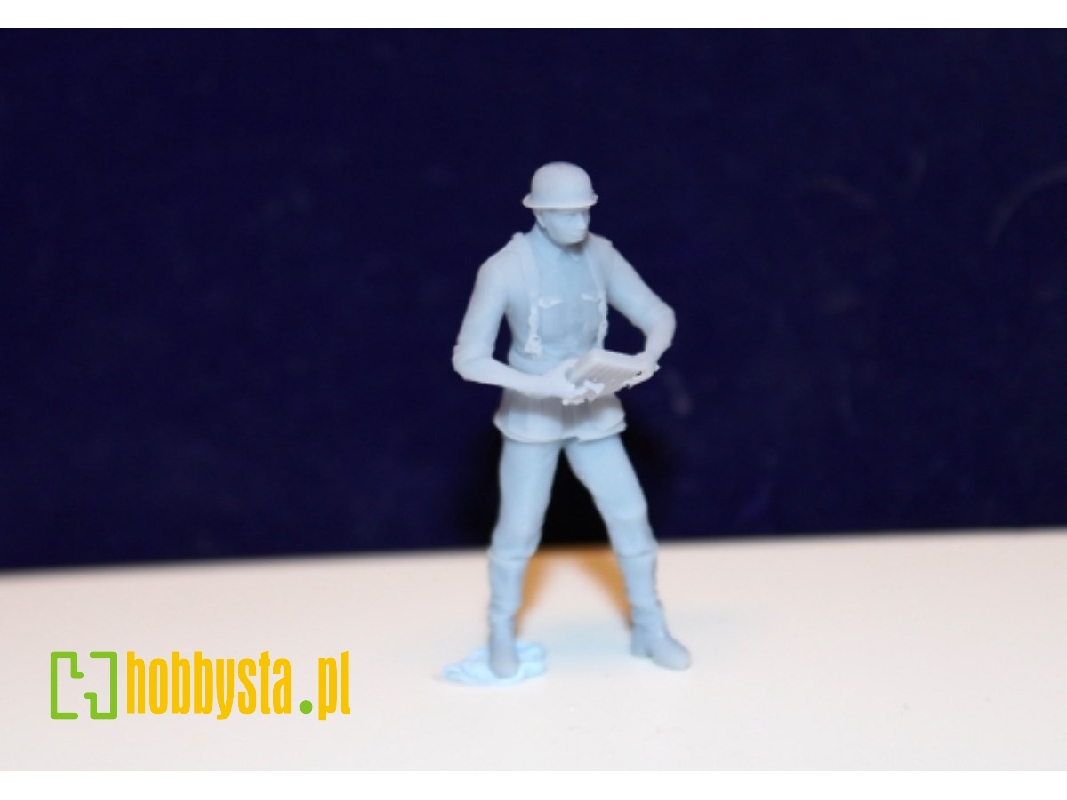 Luftwaffe Soldier With 2 Cm Magazine - zdjęcie 1 Luftwaffe Soldier With 2 Cm Magazine - zdjęcie 1