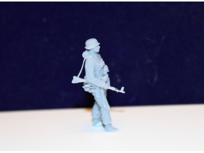 Waffen Ss Grenadier With Assault Rifle 44 - zdjęcie 1