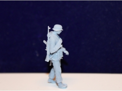 Waffen Ss Grenadier With Steel Helmet And Assault Rifle 44 - zdjęcie 1
