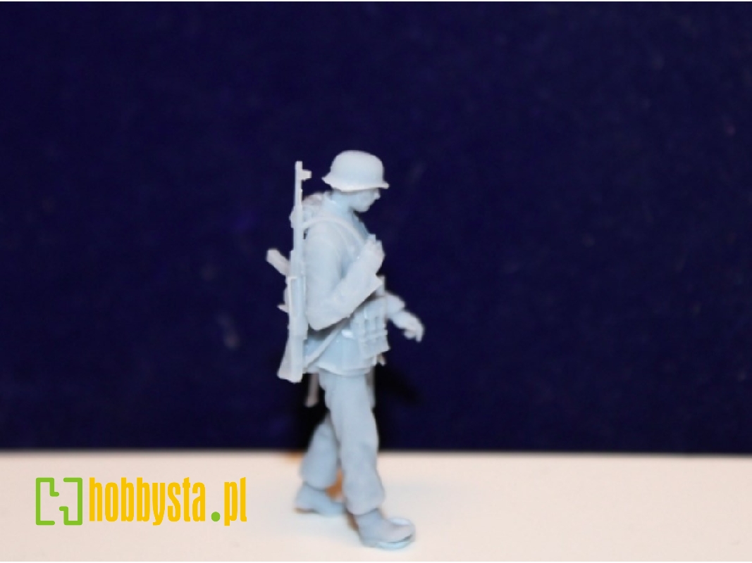 Waffen Ss Grenadier With Steel Helmet And Assault Rifle 44 - zdjęcie 1 Waffen Ss Grenadier With Steel Helmet And Assault Rifle 44 - zdjęcie 1