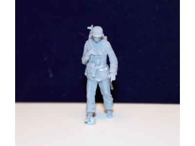 Waffen Ss Grenadier With Steel Helmet And Assault Rifle 44 - zdjęcie 2 Waffen Ss Grenadier With Steel Helmet And Assault Rifle 44 - zdjęcie 2