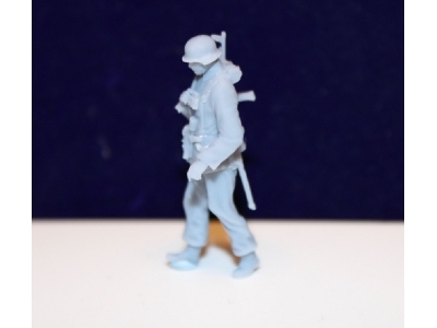 Waffen Ss Grenadier With Steel Helmet And Assault Rifle 44 - zdjęcie 3 Waffen Ss Grenadier With Steel Helmet And Assault Rifle 44 - zdjęcie 3