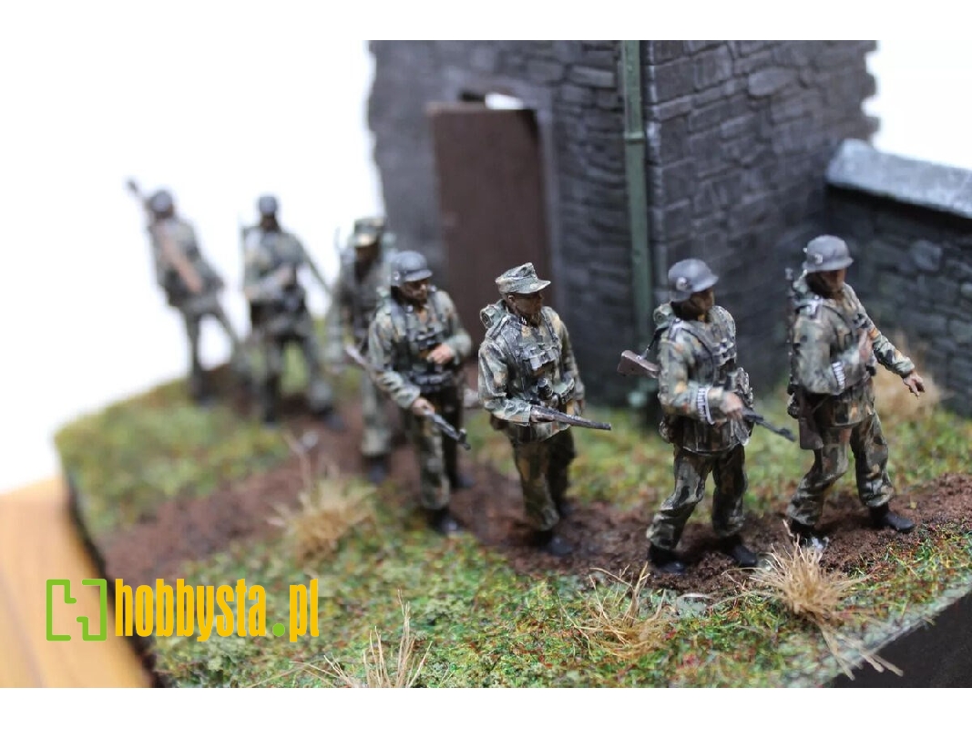 Waffen Ss Troops Marching (With Decals) - zdjęcie 1 Waffen Ss Troops Marching (With Decals) - zdjęcie 1