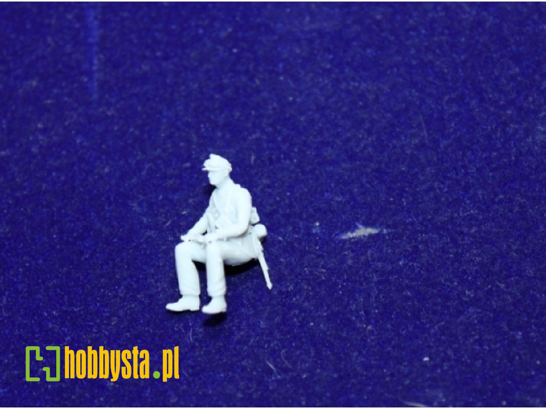 Sergeant Afrika Corps Seated With Mp40 On His Feet - zdjęcie 1 Sergeant Afrika Corps Seated With Mp40 On His Feet - zdjęcie 1