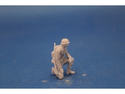German Gunner For 7,5 Cm Pak 40 (Kneeing) - zdjęcie 2 German Gunner For 7,5 Cm Pak 40 (Kneeing) - zdjęcie 2