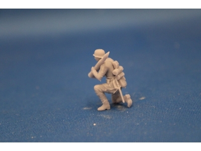 Crewmember For 8,8 Cm Pak 43 - Loader With Round Kneeing - zdjęcie 1