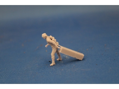 Crewmember For 8,8 Cm Pak 43 - Soldier With Ammo Crate - zdjęcie 1