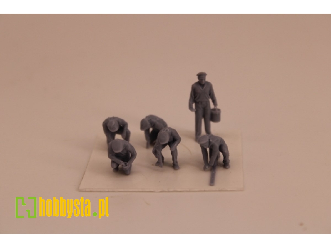 German Kriegsmarine Sailors Rubbing The Deck (6 Figures) - zdjęcie 1