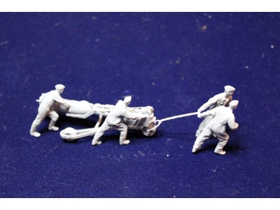 Luftwaffe Mechanics And Bomb Truck With 500kg Bomb (4 Figures) - zdjęcie 1