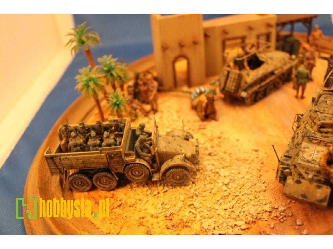 Dak Soldiers Sitting (9 Figures) - zdjęcie 1