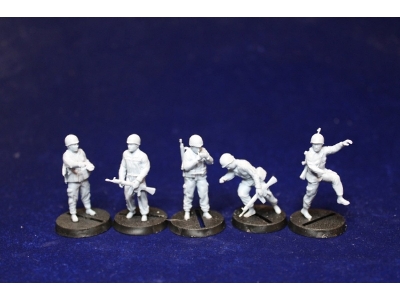 Early Bundeswehr Panzergrenadiers Leaving Vehicle (5 Figures) - zdjęcie 1