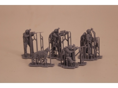 Modern Sas Soldiers With Dog (4 Figures And 1 Dog) - zdjęcie 1