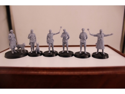 German Field Policemen With 2 Dogs (6 Figures And 2 Dogs) - zdjęcie 1
