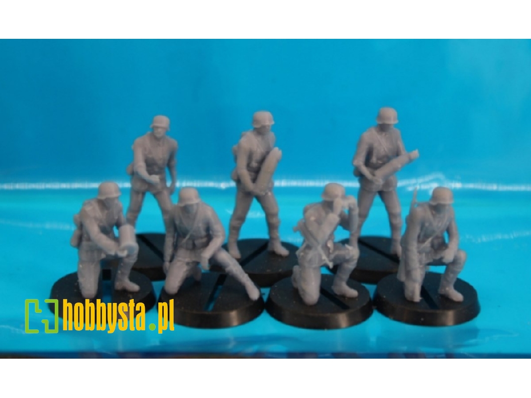 7 German Gun Crew For Sfh 18 And Ammo Crates - zdjęcie 1