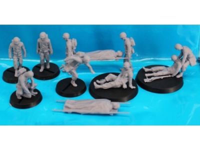 Us Soldiers, Medics And Wounded - zdjęcie 1