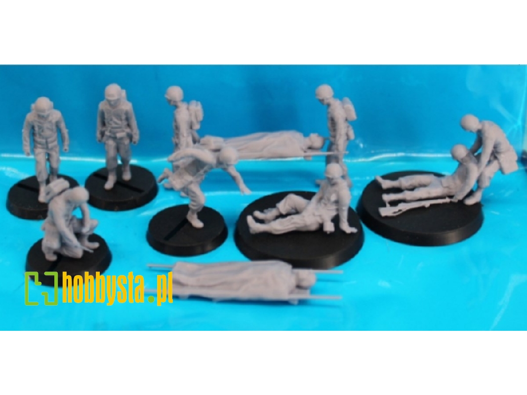 Us Soldiers, Medics And Wounded - zdjęcie 1