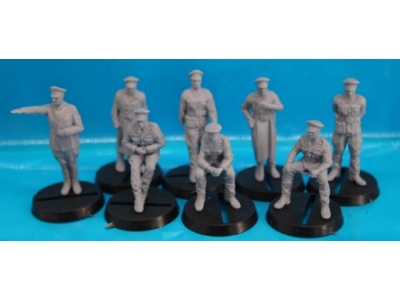 8 German Officers - zdjęcie 1