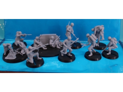 12 Us Soldiers Attacking With Extras - zdjęcie 1