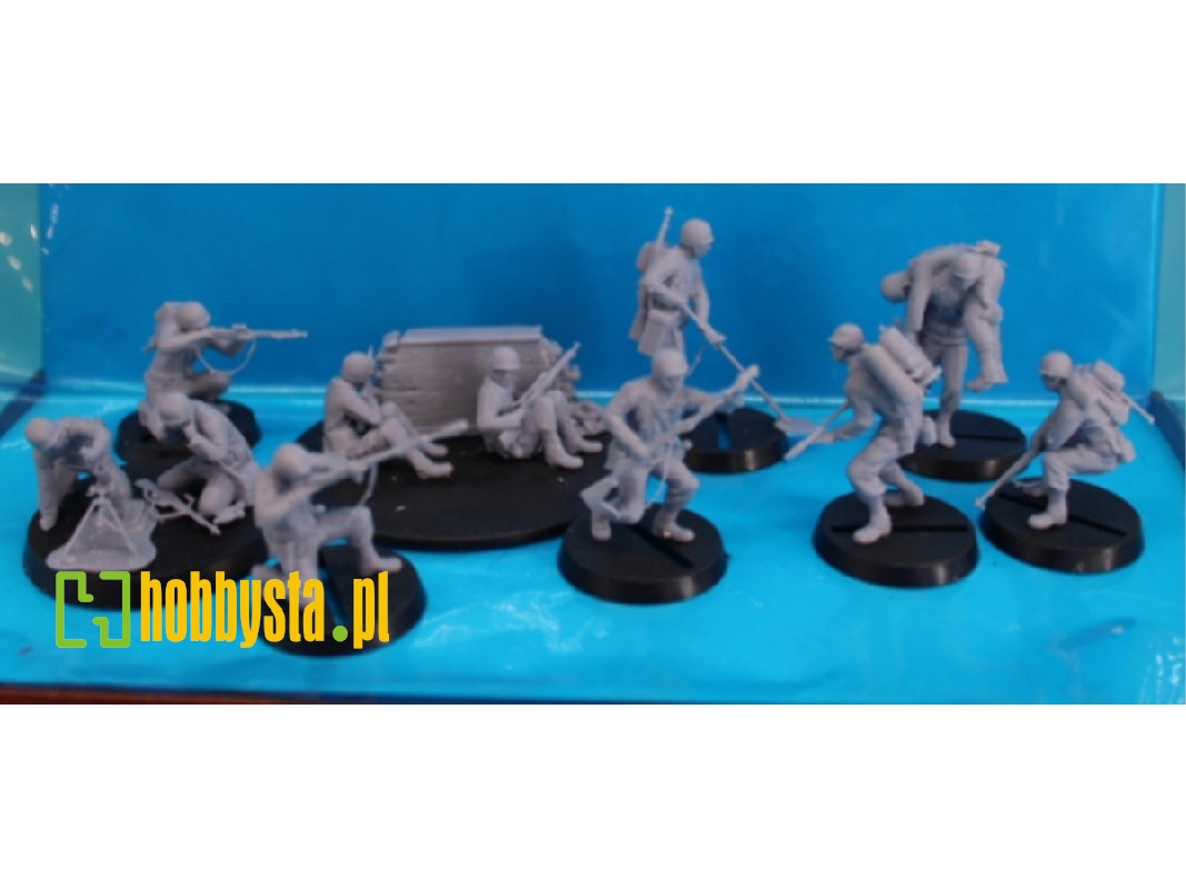 12 Us Soldiers Attacking With Extras - zdjęcie 1