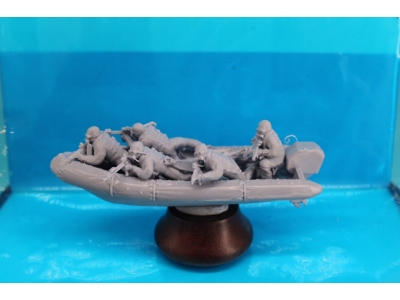 5 Us Navy Seals Combat Swimmers With Rubber Dinghy - zdjęcie 1