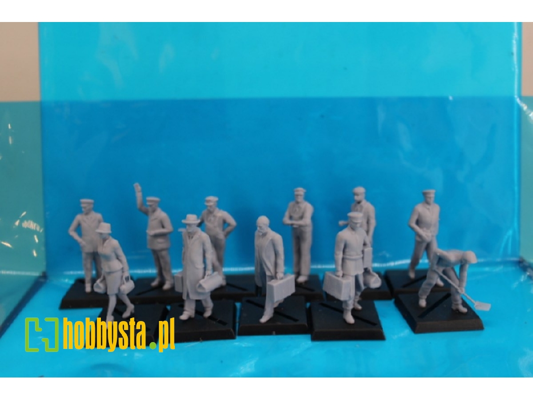 12 Railway Passengers And Railway Staff - zdjęcie 1