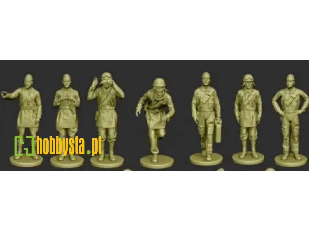 7 Italian Tank Crew Standing - zdjęcie 1