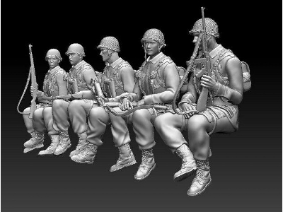 5 Us Soldiers Sitting In A Car - zdjęcie 1