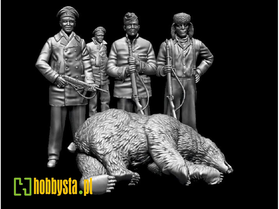 4 U-boot Crew With A Killed Polar Bear - zdjęcie 1