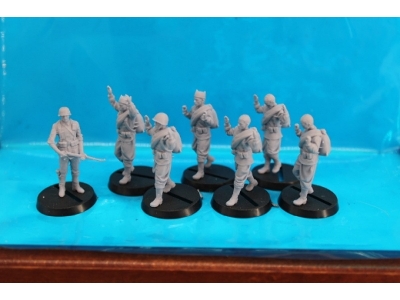 6 Russian Prisoners (Pow) No.1 And German Soldier - zdjęcie 1