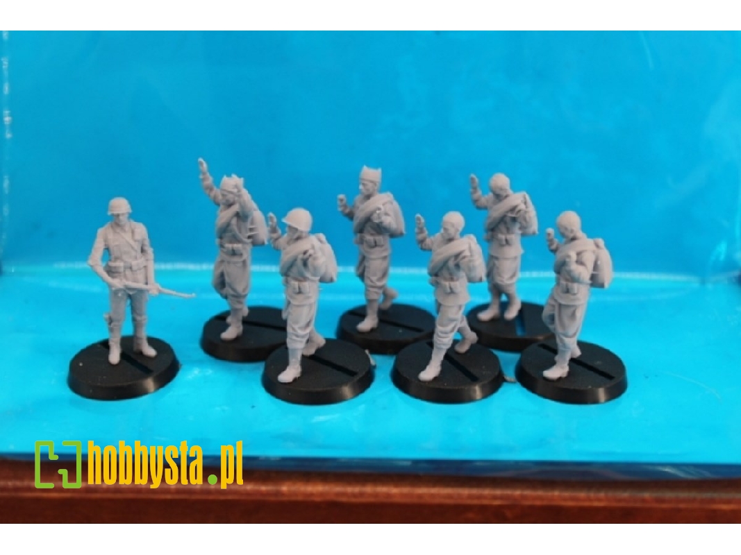 6 Russian Prisoners (Pow) No.1 And German Soldier - zdjęcie 1