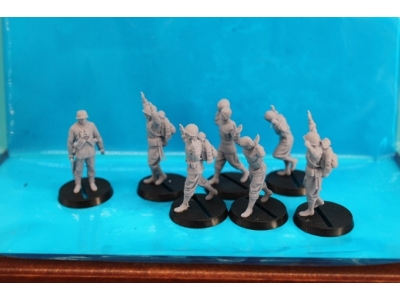 6 Russian Prisoners (Pow) No.2 And German Soldier - zdjęcie 1