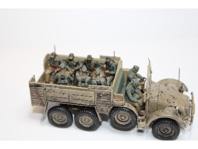 Dak Soldiers Sitting In The Vehicle (9 Figures) - zdjęcie 1