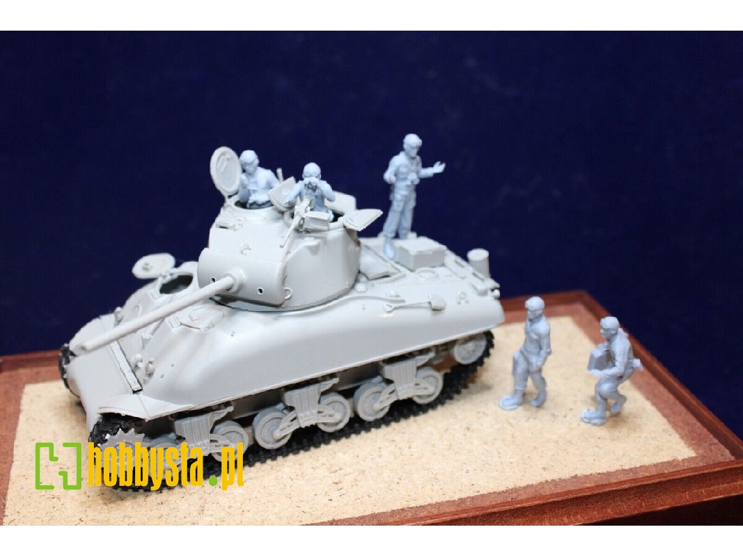 Us Tank Crew Refueling - zdjęcie 1