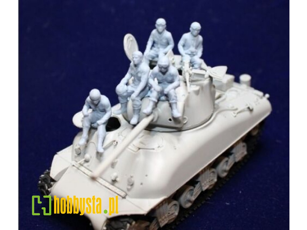 Us Tank Crew Seated On The Tank - zdjęcie 1